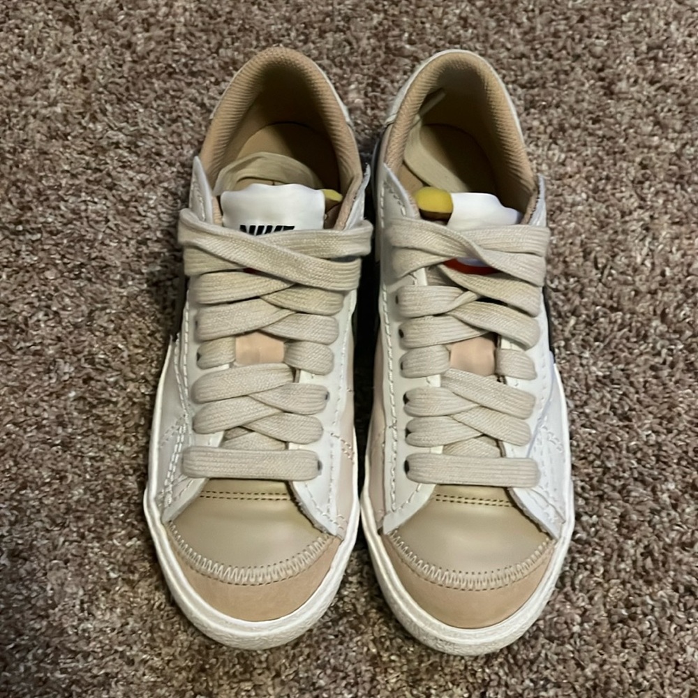 Nike Blazer Low 77 Jumbo Swoosh  Shoes Women’s Size 7.5